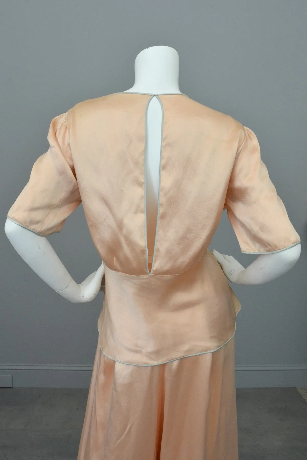 1930s Peach Silk Satin Aqua Piping Keyhole Back Pajamas Loungewear, Size Large